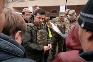 27 октября Зеленский обнародовал видео о своей двухдневной поездке в Золотое Луганской области
