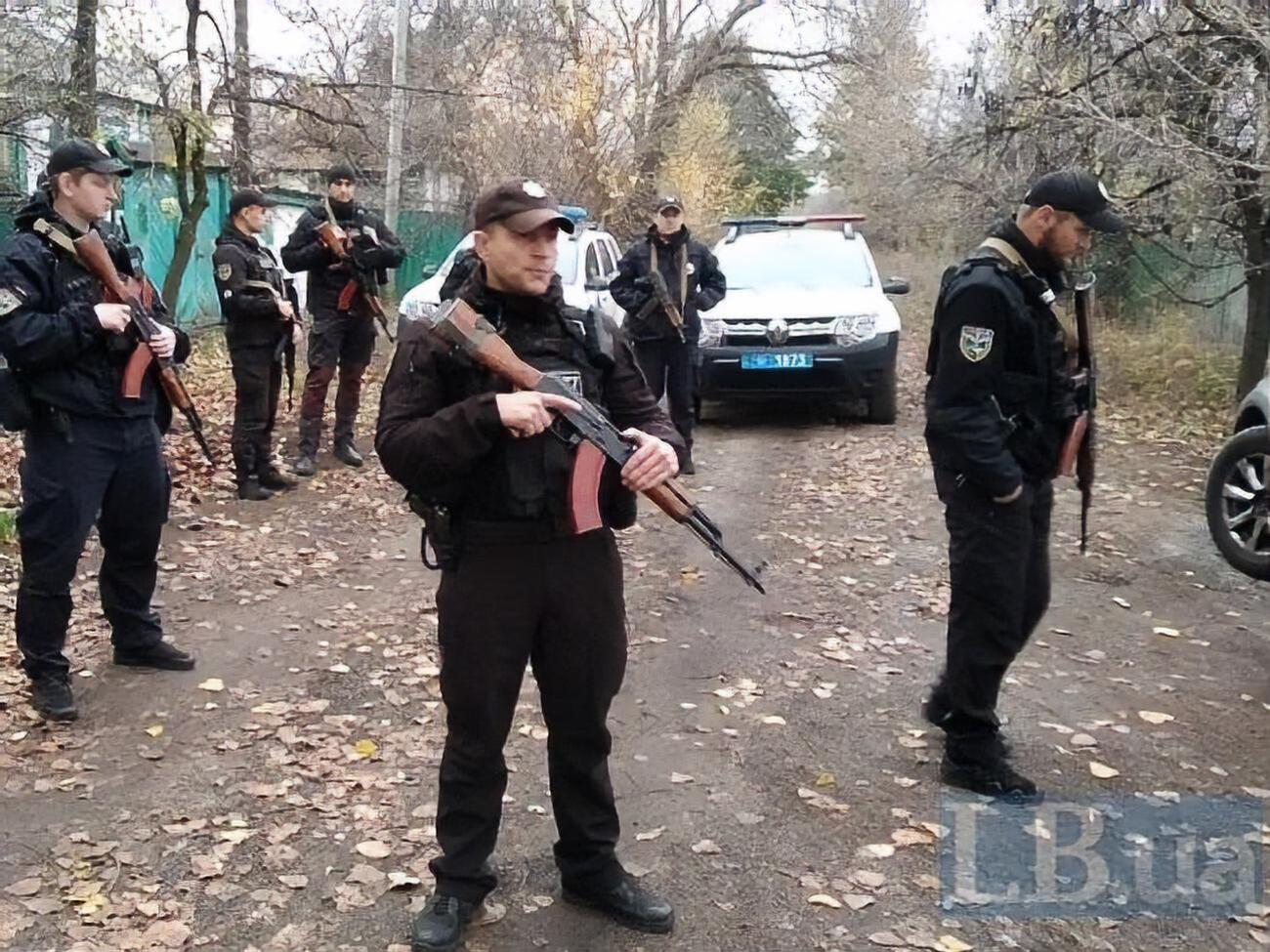 К месту дислокации добровольцев в Золотом приезжало около 20 правоохранителей