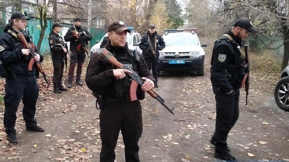 К месту дислокации добровольцев в Золотом приезжало около 20 правоохранителей