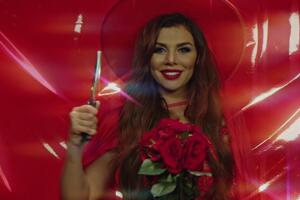 Седокова: "Вот теперь это точно хит!" – кричат бабушки у подъездов, подбрасывая вверх семечки и начиная пританцовывать под модные биты в сочетании с гитарой из 1990 года