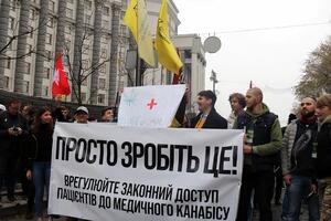 Активисты требуют легализации медицинского каннабиса под стенами Кабмина 26 октября