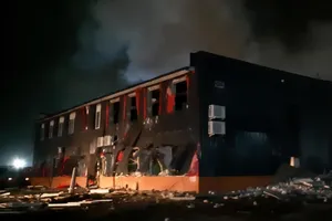 До гасіння пожежі залучали 37 працівників особового складу та сім одиниць техніки ДСНС