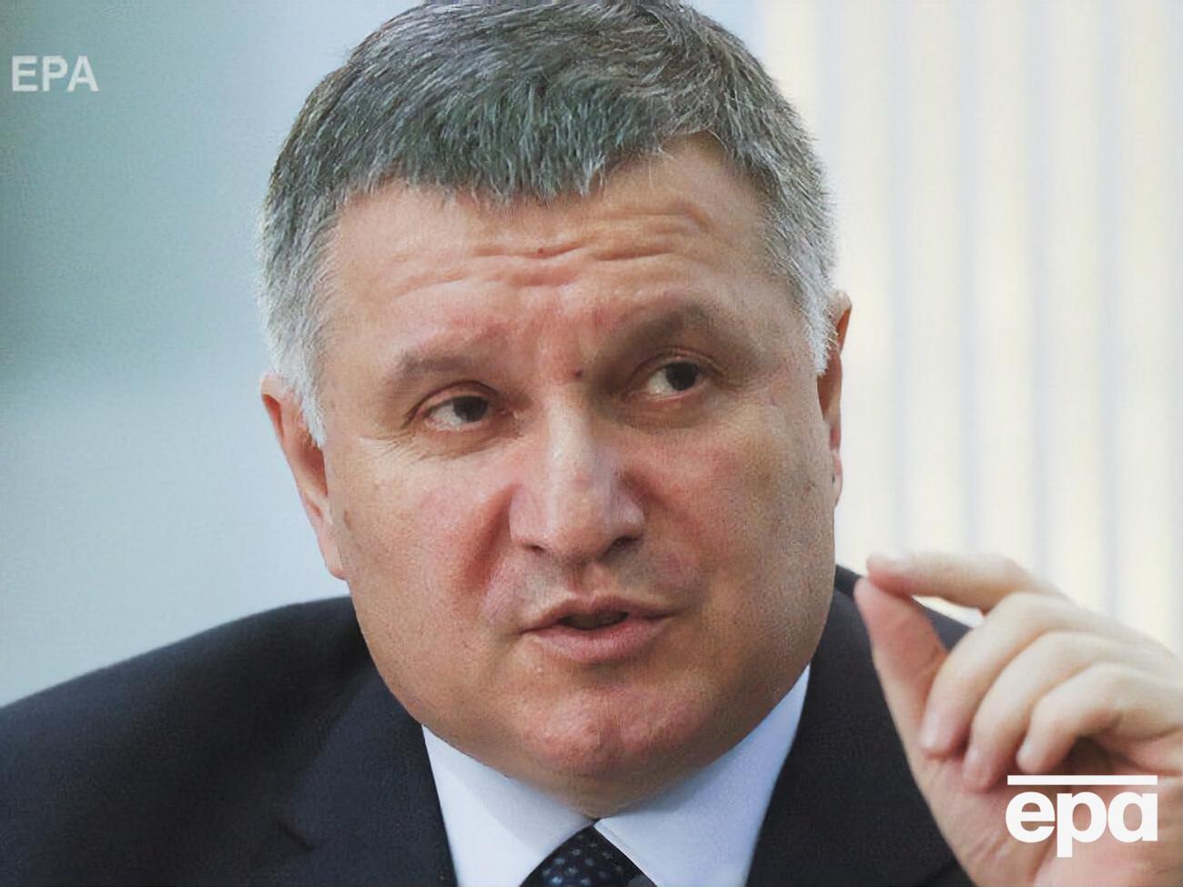 Аваков про добровольців у Золотому: Жодних конфліктів немає