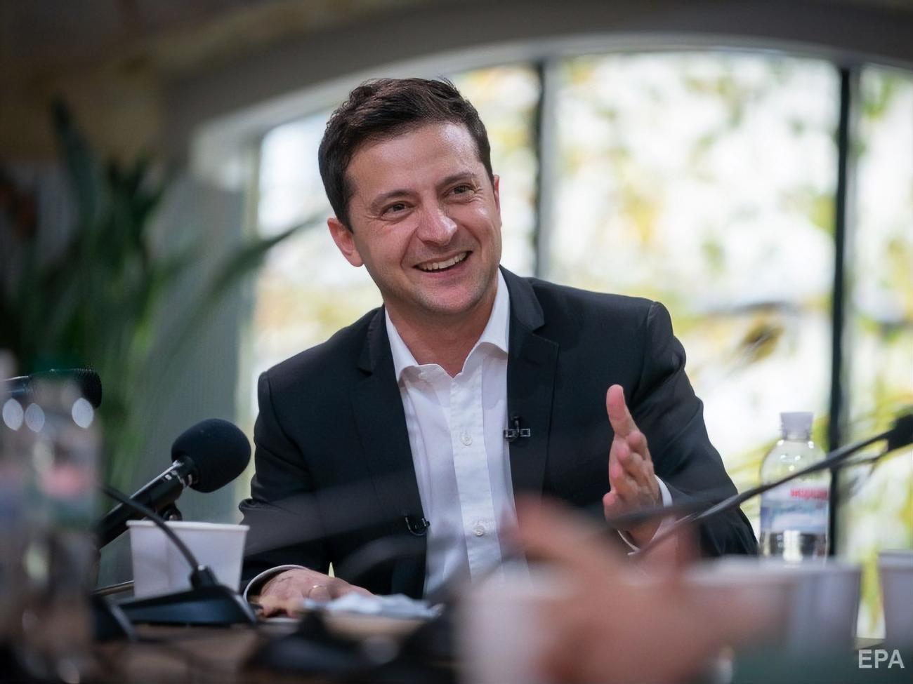 Зеленский: Сейчас наша страна встает на ноги и идет вперед