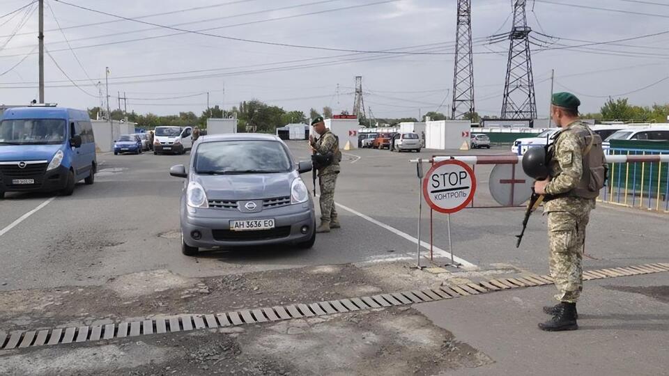 Для иностранцев порядок пересечения КПВВ фактически не изменится