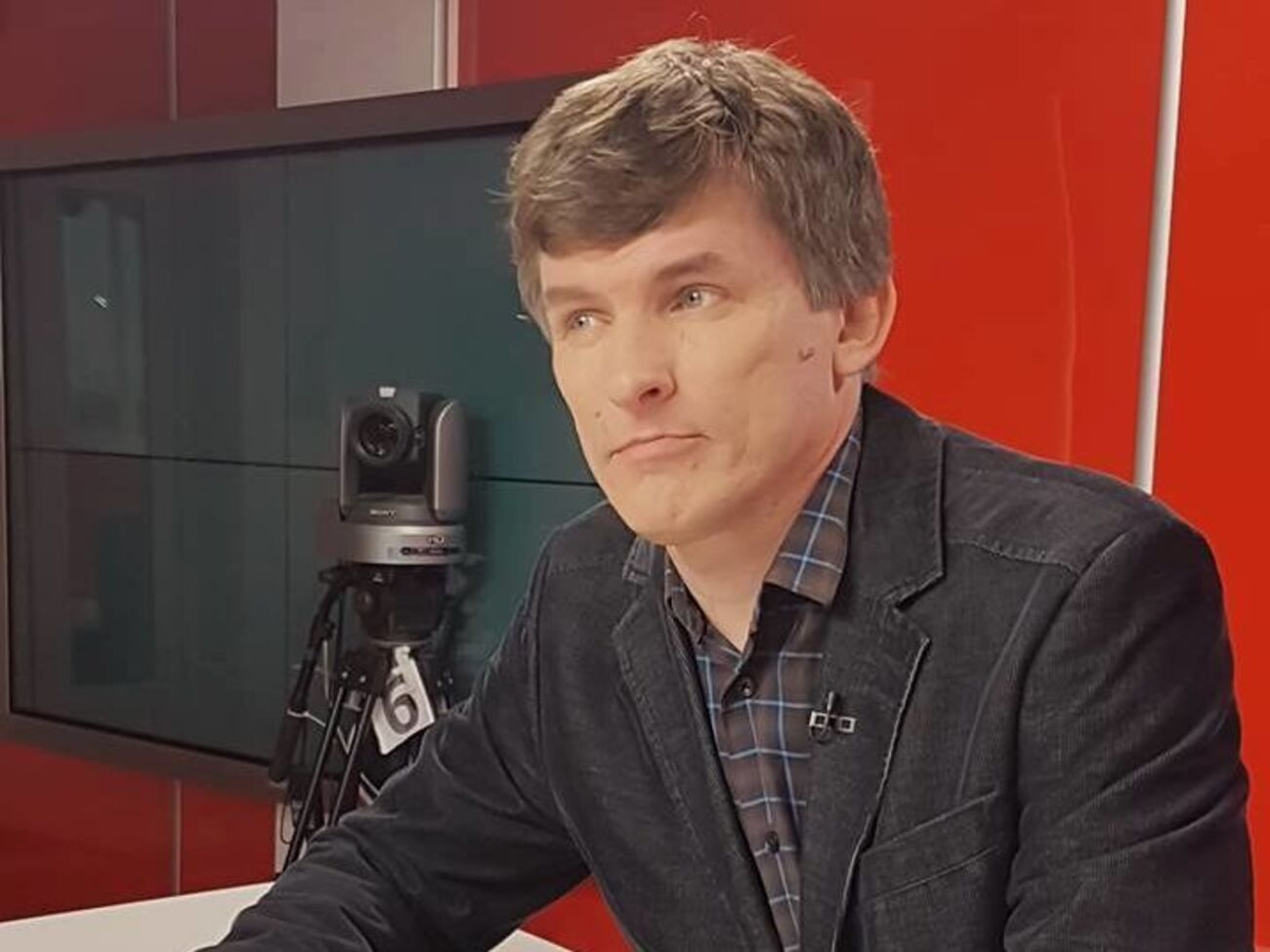 Ни одно обещание Зеленского не проваливается с таким треском, как обещание непрерывного и внятного диалога с народом