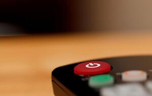 В Україні може втратити ліцензії монополіст ринку цифрового мовлення – компанія "Зеонбуд"