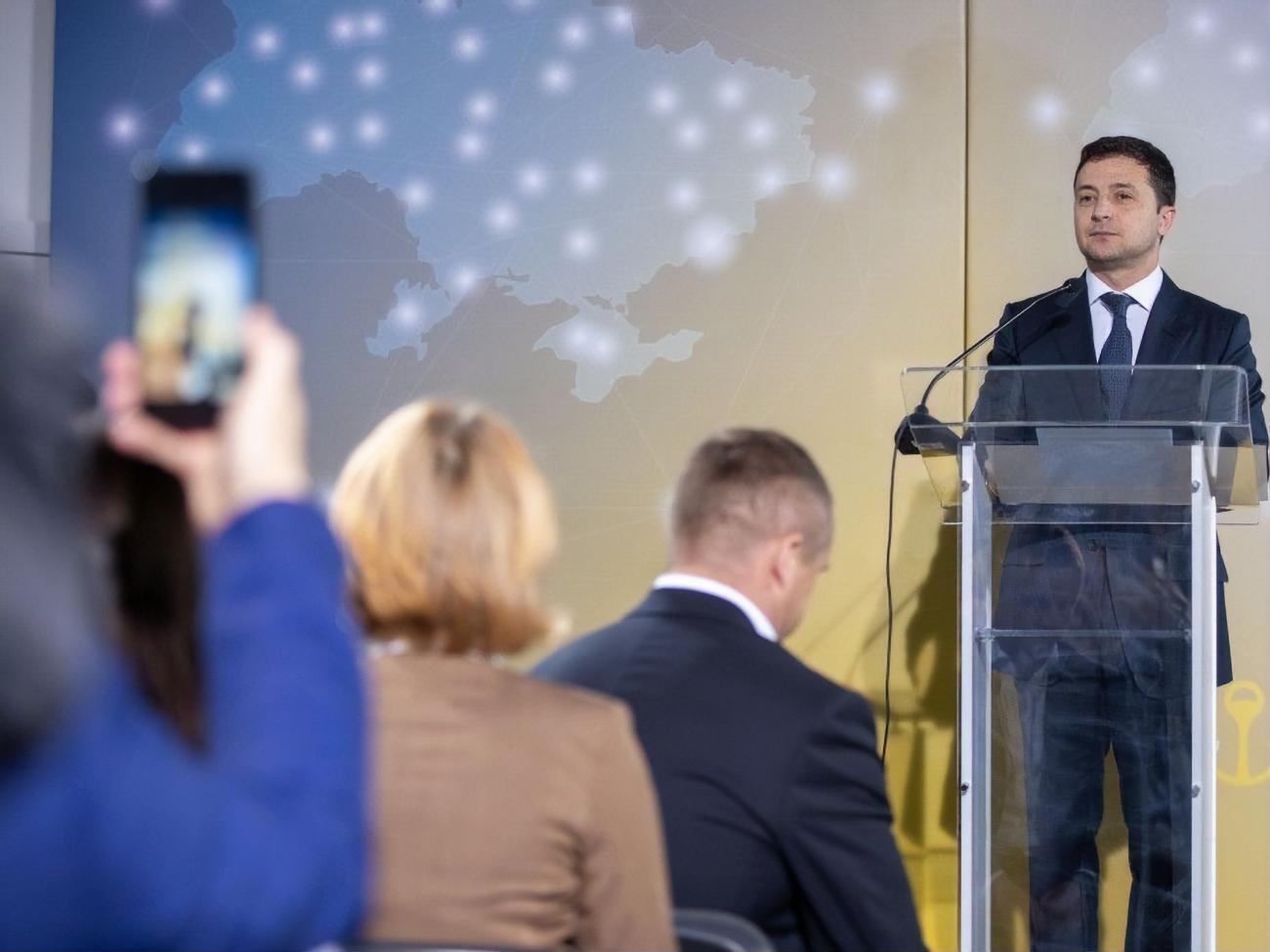 Зеленский заявил, что все вопросы нужно решать на встрече в нормандском формате