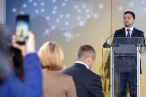 Зеленский заявил, что все вопросы нужно решать на встрече в нормандском формате