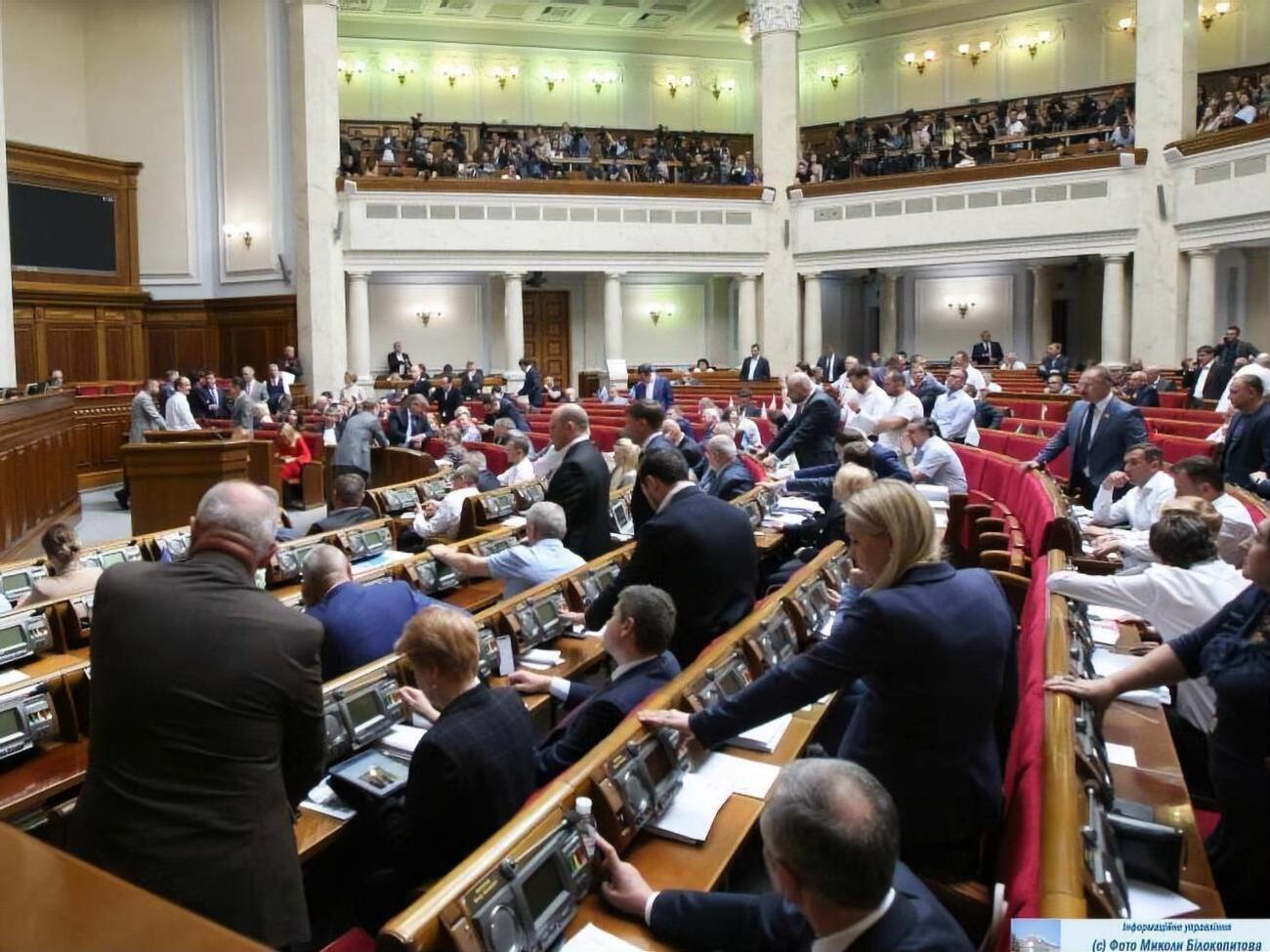 Рада ухвалила в цілому законопроєкти №0002, №0003 і №0006