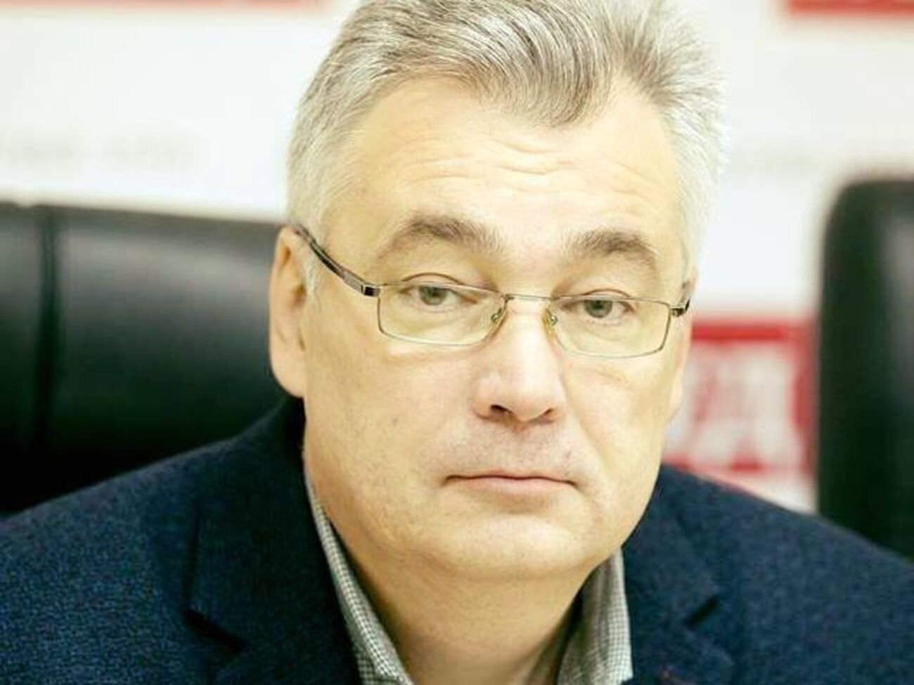 Визит Зеленского в Золотое и эмоциональное общение с добровольцами – хорошо спланированная "театральная постановка"