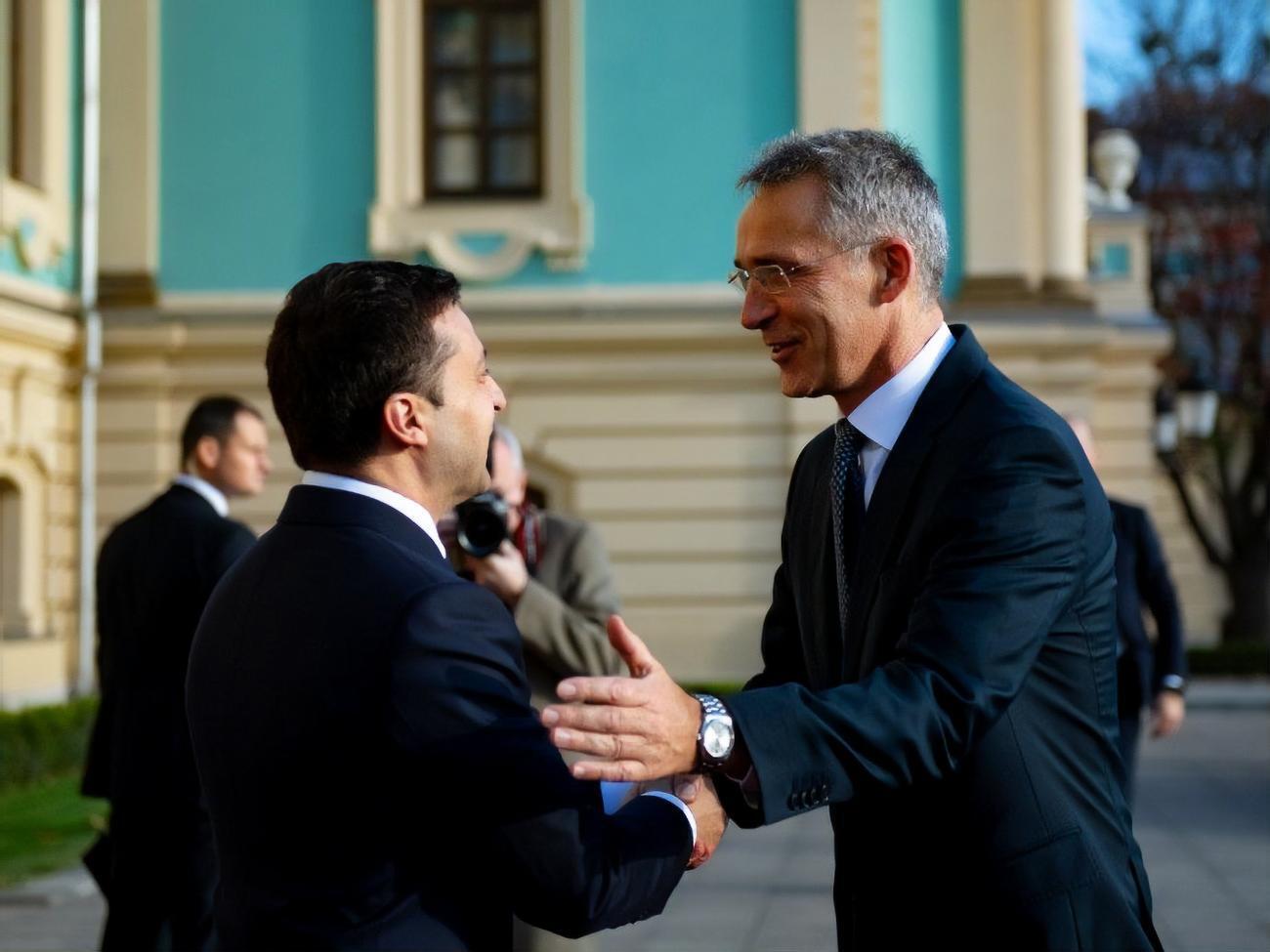 Столтенберг (на фото праворуч) прибув у Київ на комісію Україна &ndash; НАТО