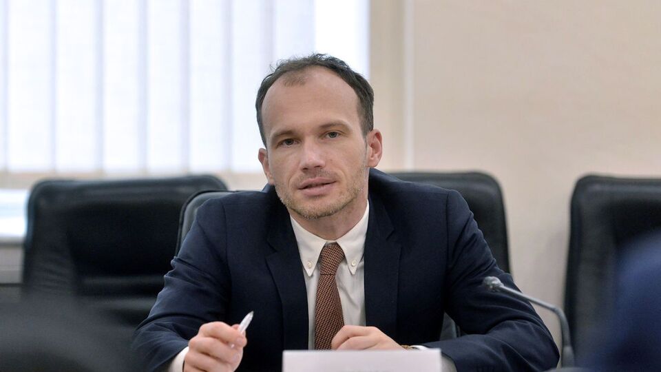 Малюська зазначив, що в нього заробітна плата менша за 17 тис. грн на місяць "без премій"
