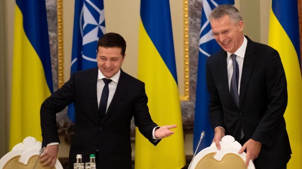 Заявление опубликовано по итогам визита послов и генерального секретаря НАТО Йенса Столтенберга (справа) в Украину