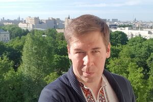 Новіков має дозвіл на адвокатську практику в Україні