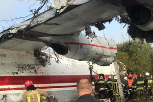 Подо Львовом погибли пять человек в результате аварийной посадки самолета Ан-12. Фоторепортаж