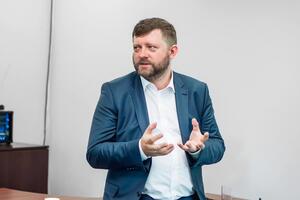 Корниенко: Сейчас для конкретно взятого села лучше будет, если старостой станет новый человек. Возможно, вернувшийся с заработков