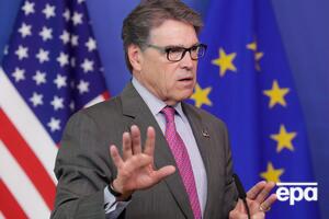 Перри неоднократно прилетал в Украину