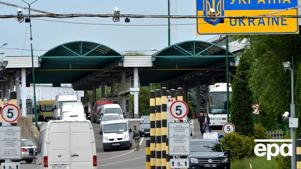 Міграційна служба повідомляє про тисячі нелегалів