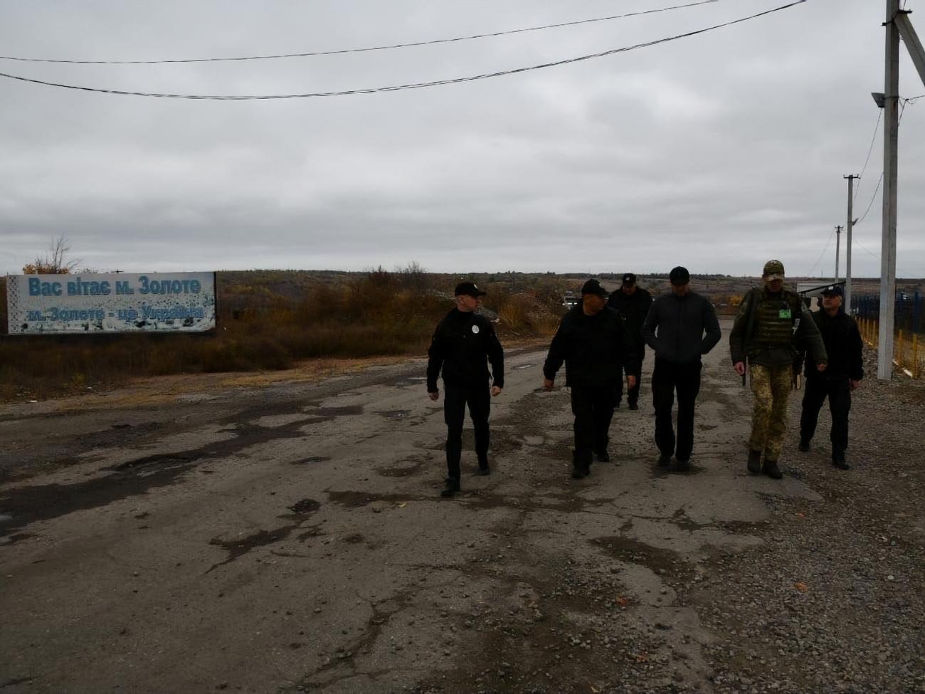 Троян сказал, что в Золотом-4 работало 17 полицейских, а теперь будет на 19 больше