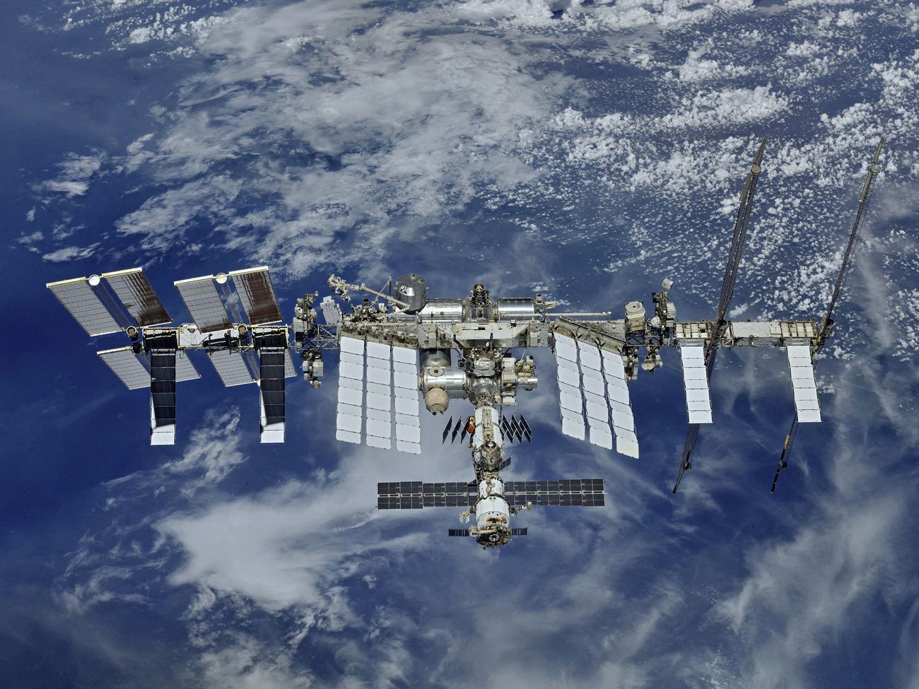 У відкритому космосі астронавти проведуть приблизно 6,5 години