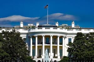 В Белом доме заявили, что США не будут удерживать пленных боевиков "Исламского государства", поскольку это может затянуться на годы и потребовать затрат американских налогоплательщиков