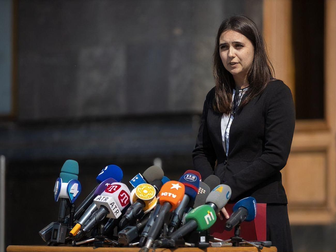 Мендель (на фото) умышленно нарушала права журналистов, считает Яневский