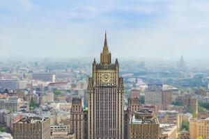 Российские дипломаты говорят, что "неоднократно указывали на пагубность подобной политики в условиях многонационального и многоязычного украинского общества"