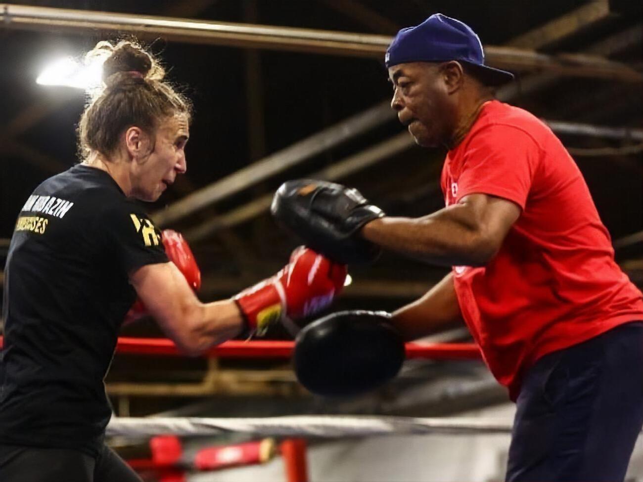 Башир (праворуч) готував Хабазин (ліворуч) до бою проти Шилдс