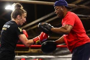 Башир (праворуч) готував Хабазин (ліворуч) до бою проти Шилдс