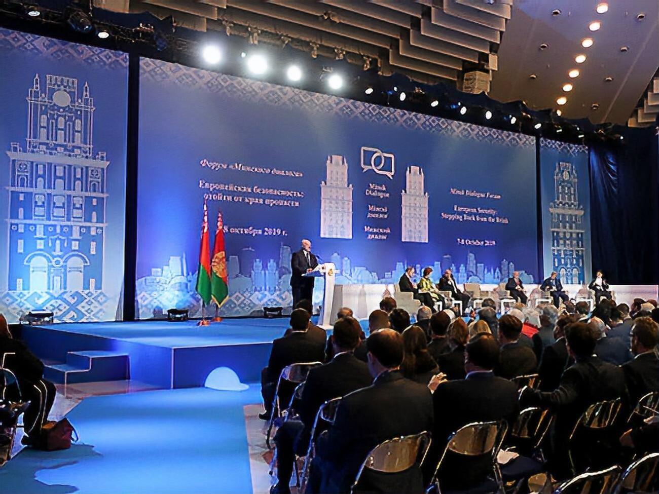 Лукашенко: Ми не прагнемо ні в посередники, ні в миротворці