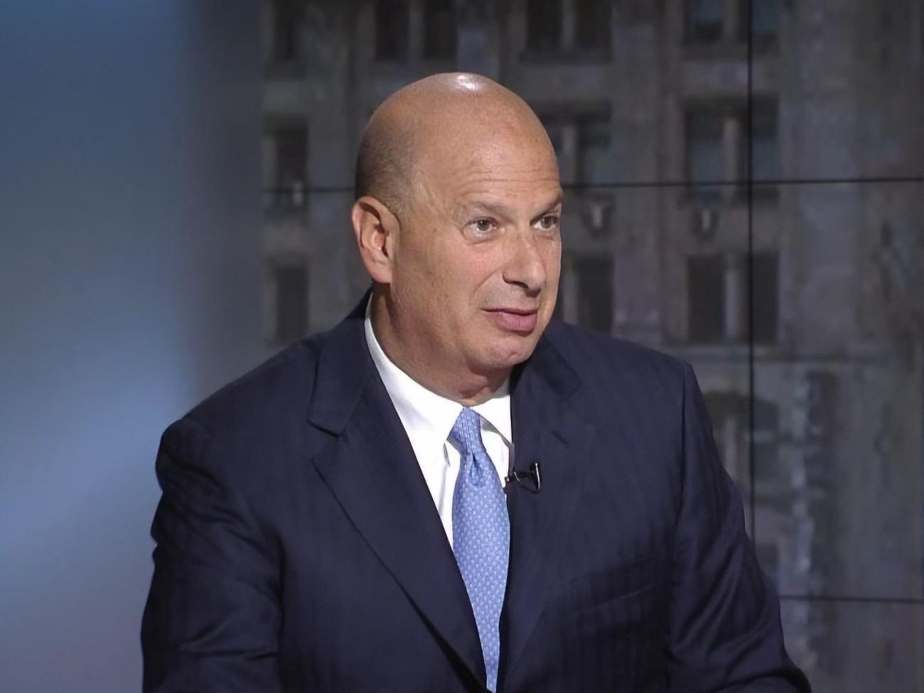 Сондленд прибыл из Брюсселя в Вашингтон, чтобы выступить перед комитетами Конгресса