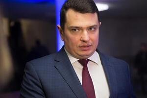 В 2016 году ведомство Сытника обнародовало часть "черной бухгалтерии" Партии регионов, в которой упоминается глава избирательной кампании Трампа