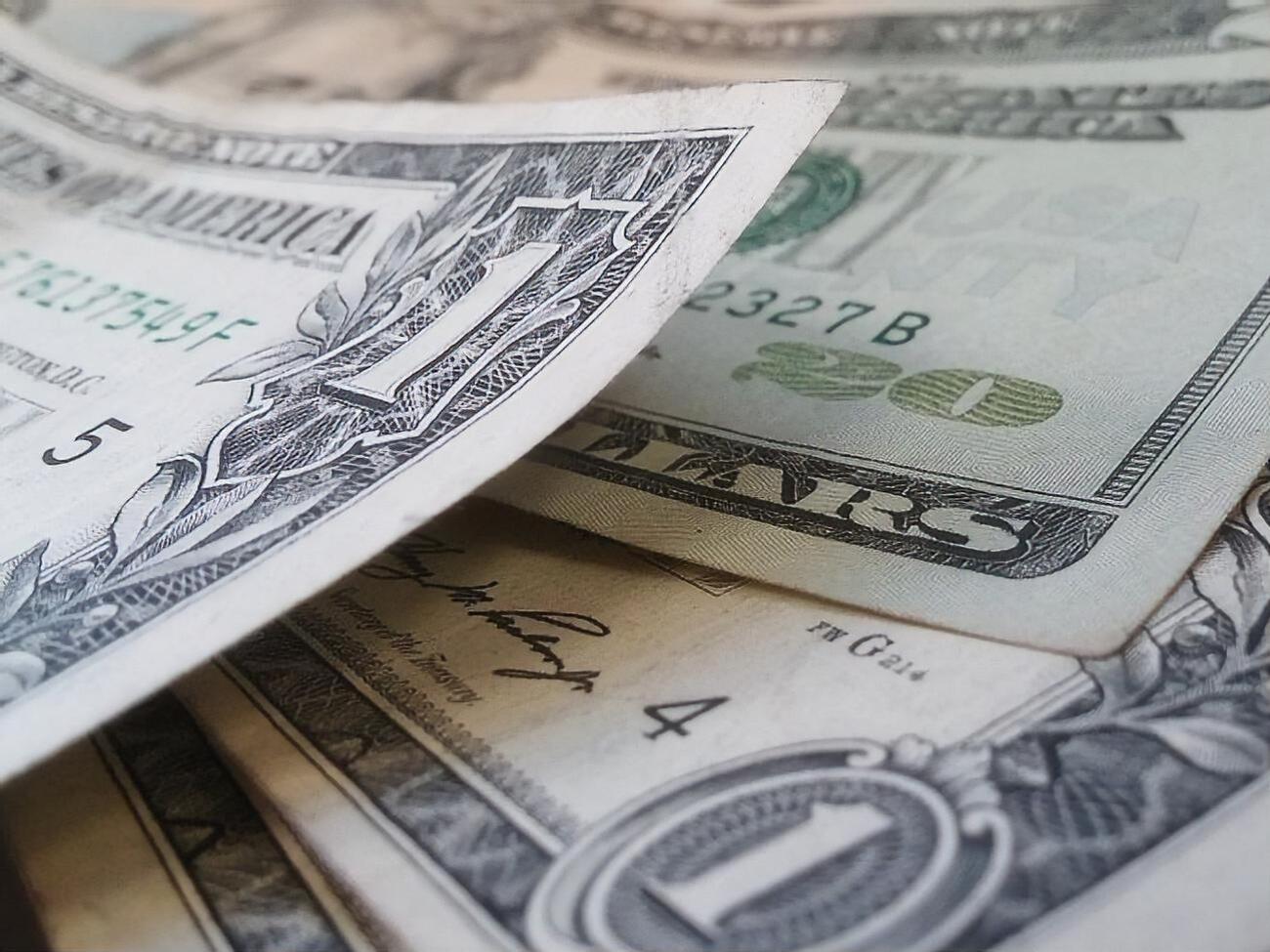 НБУ установил курс валют на 9 октября