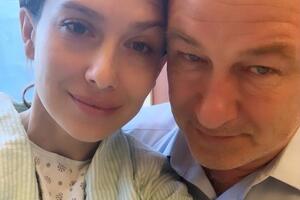 Хилария Болдуин: Мы не хотели выводить Ромео на палубу, потому что было так ветрено... Поэтому его, к сожалению, на фото не хватает