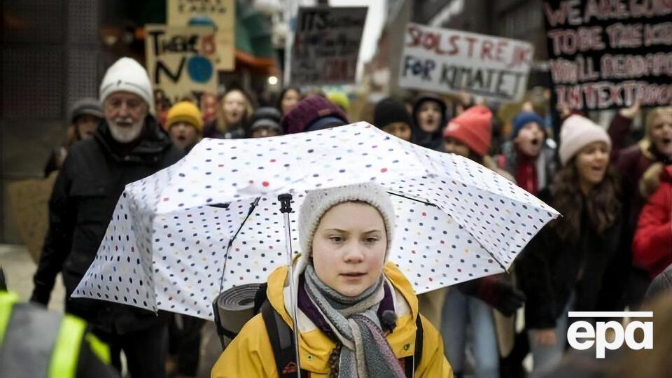 Тунберг стала відомою в усьому світі своїми екологічними пікетами біля будівлі шведського парламенту у Стокгольмі