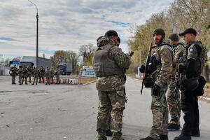 Между правоохранителями и добровольцами произошла потасовка