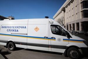 Станції "Хрещатик" і "Театральна" відкриють після завершення перевірки повідомлення про мінування