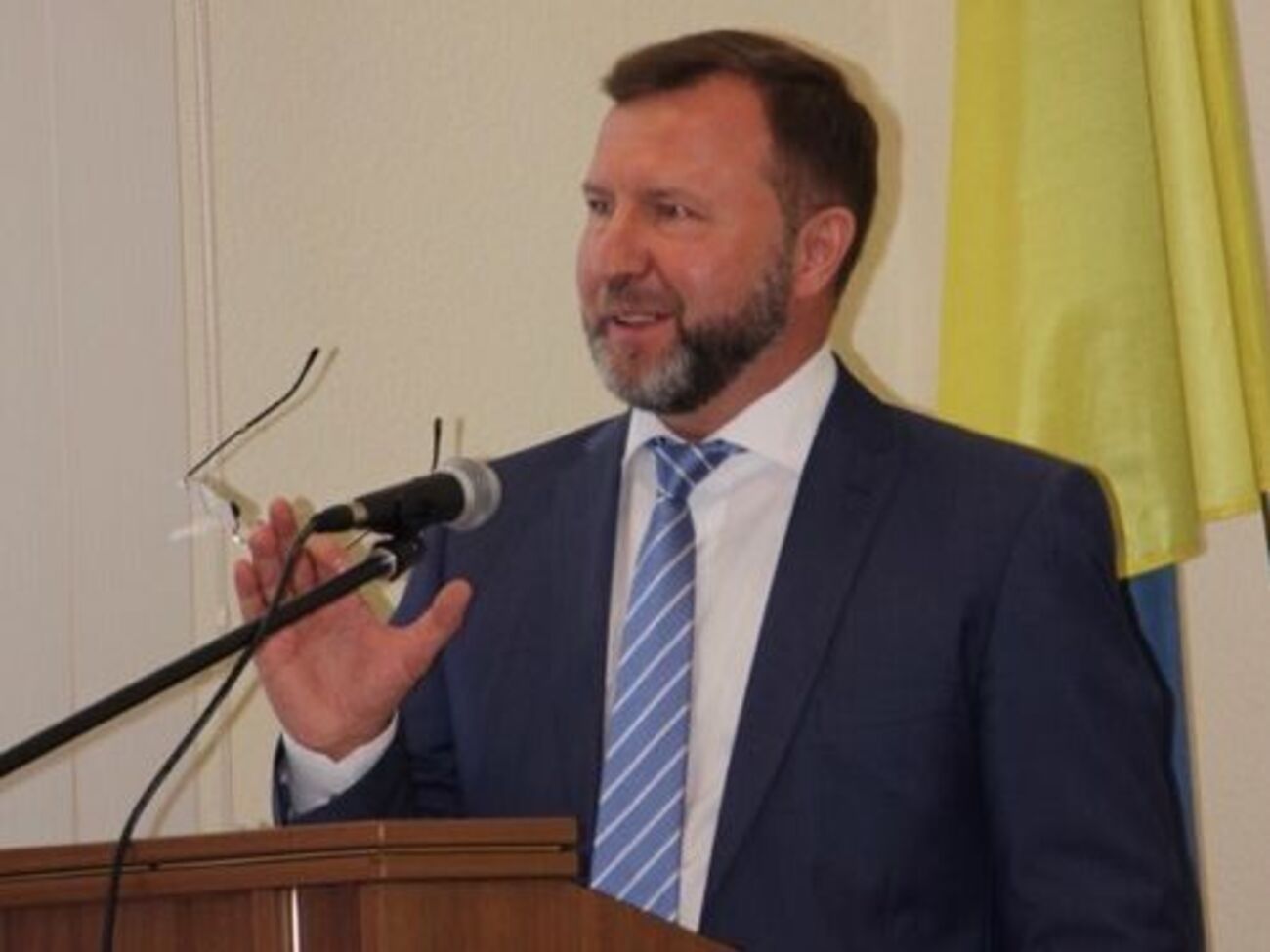 Нової митниці ще немає, але керувати нею вже намагаються всі – від політиків найвищого рангу до дівчат із косметичних салонів