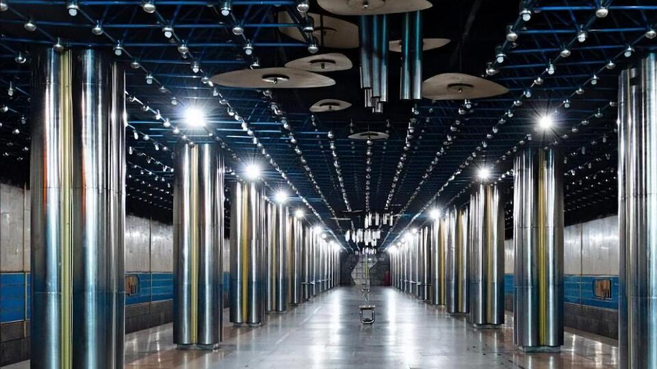 Через повідомлення про замінування закрили дві станції метро