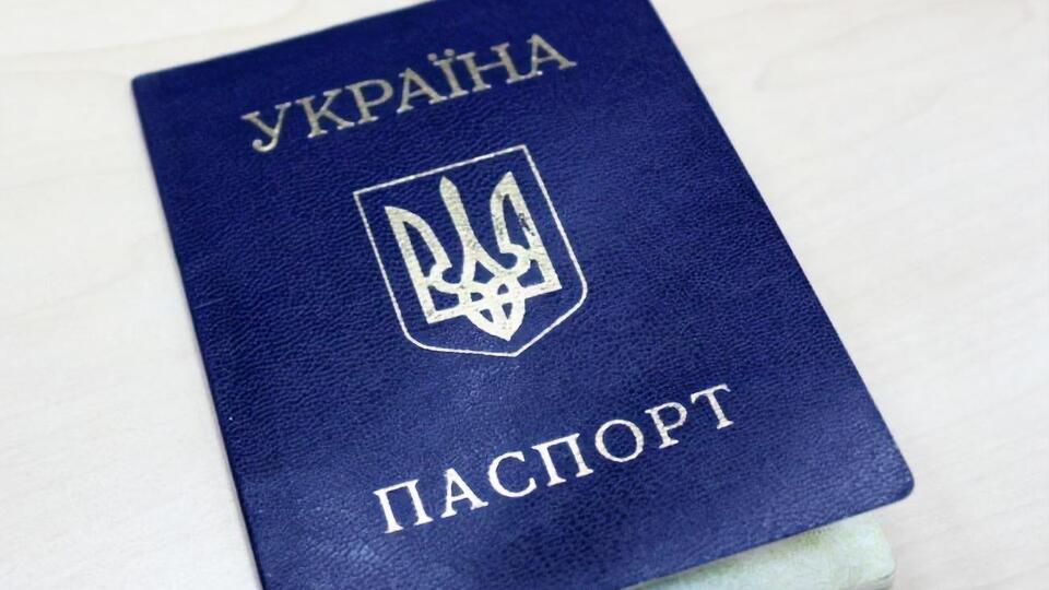 По Конституции в Украине существует единственное гражданство