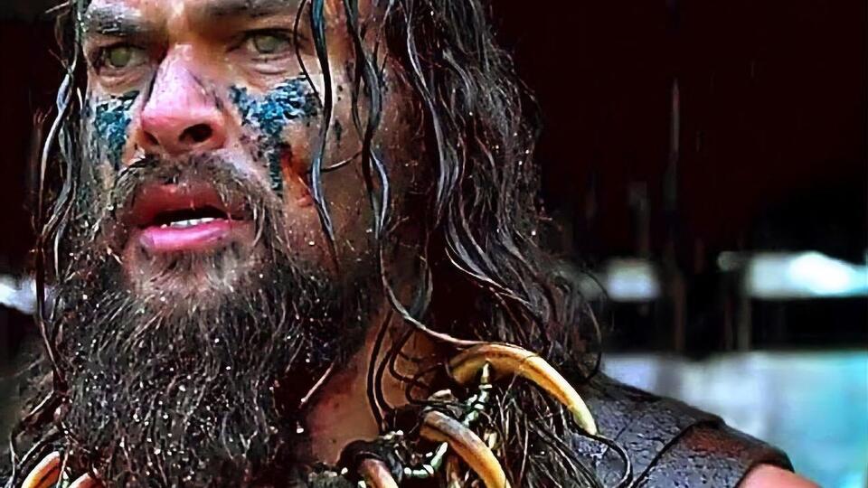 Момоа исполнил роль вождя племени