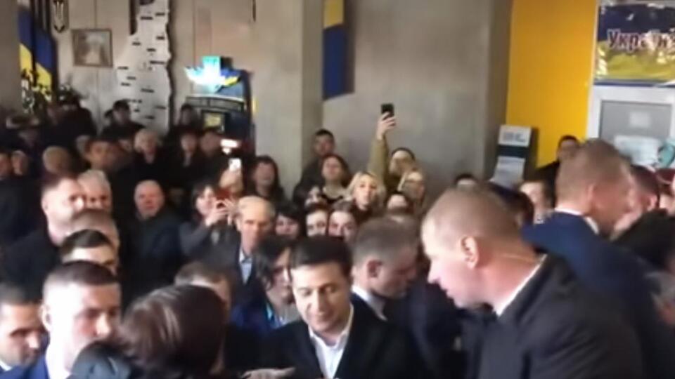Инцидент случился в холле здания Тернопольской ОГА