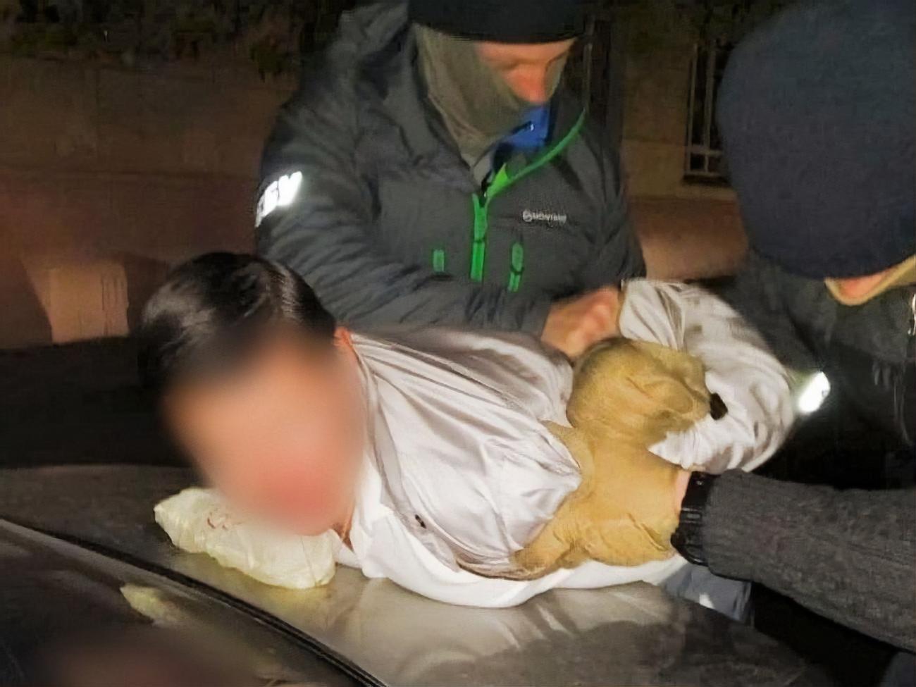 Шахрая затримали під час отримання авансу