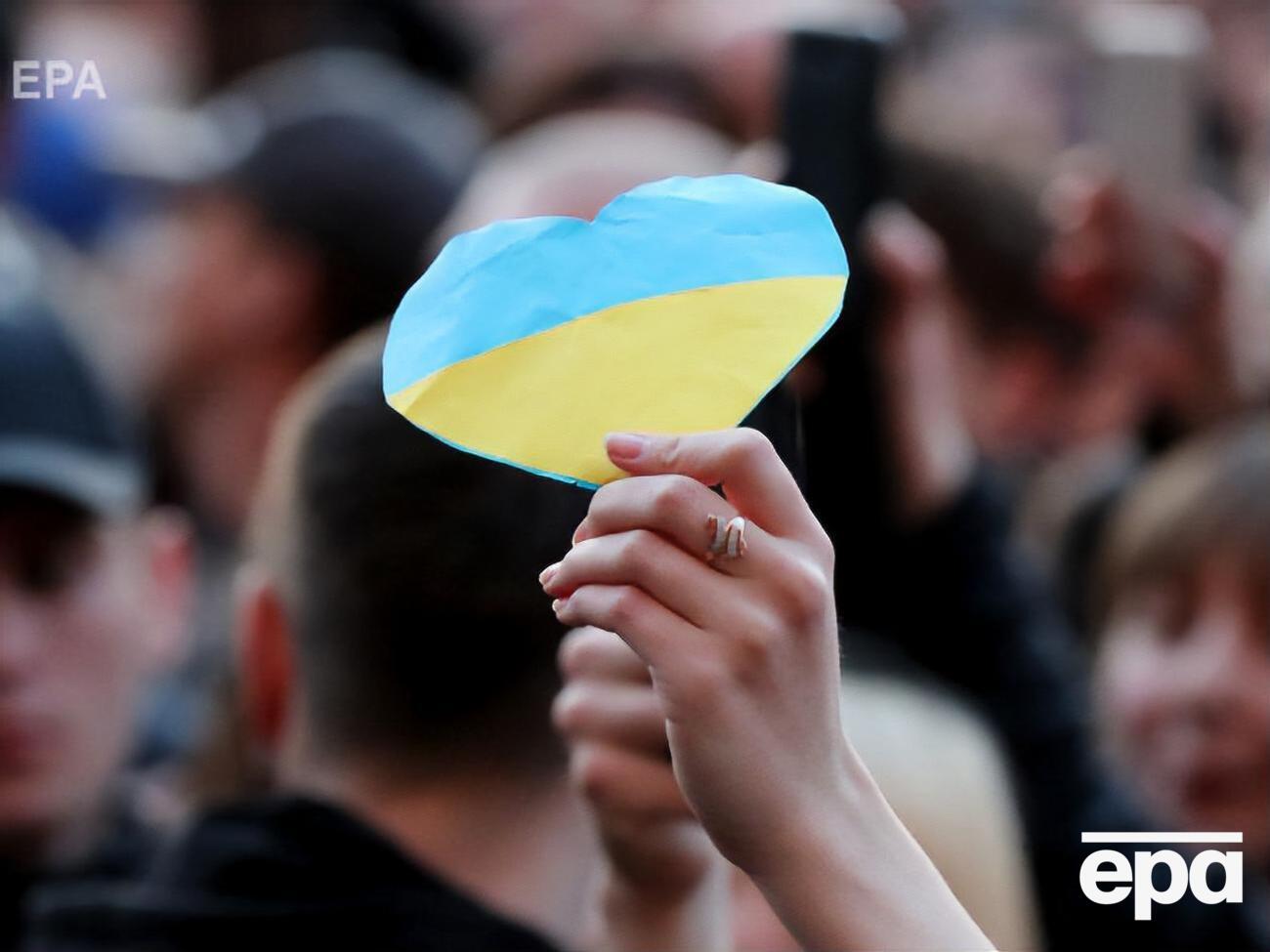 Чоловік поглумився над прапором України