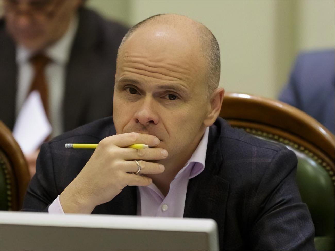 Радуцкий:&nbsp;Не получают депутаты от "Слуги народа" никаких денег в конвертах. Точка