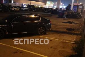 Иномарка вылетела на автостоянку