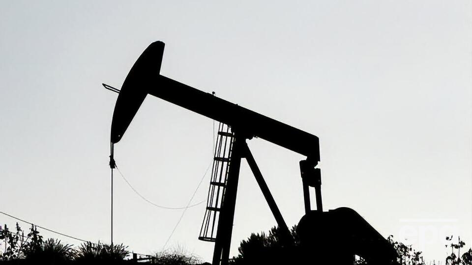 Площадь обнаруженного месторождения нефти охватывает 2400 км²