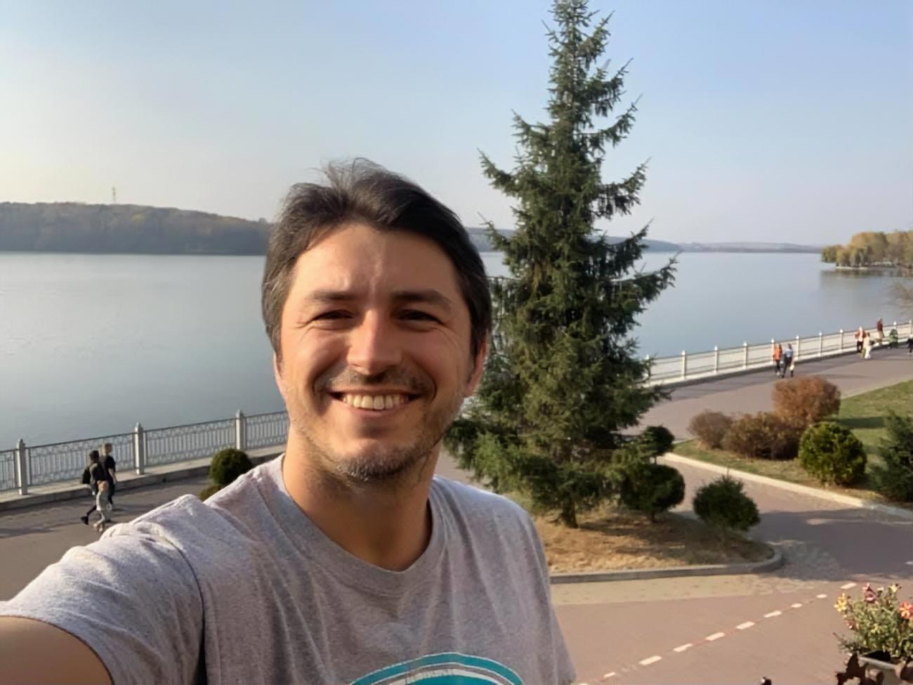 Притула: Із&nbsp;каштанів повільно опадало коричневе листя. Ішла осінь 2019 року