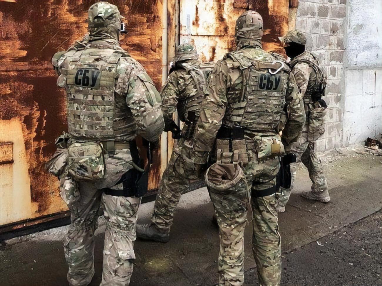 Співробітники СБУ під час обшуків знайшли 35 тонн цигарок